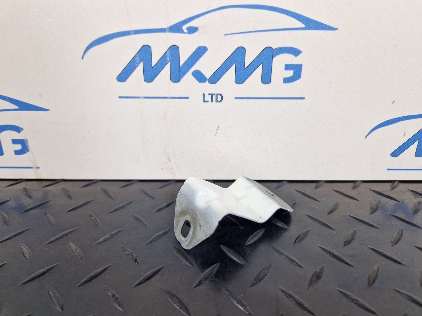 16-23 AUDI S5 COUPE GENUINE WING FENDER BRACKET FRONT 8W6821471