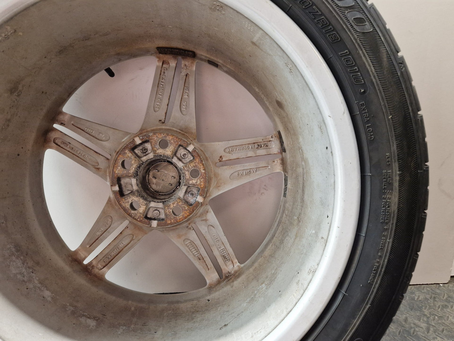 Audi A5 S-Line 18" Alloy Wheel with Tyre 235/50/18 8W0601025DE ~5mm