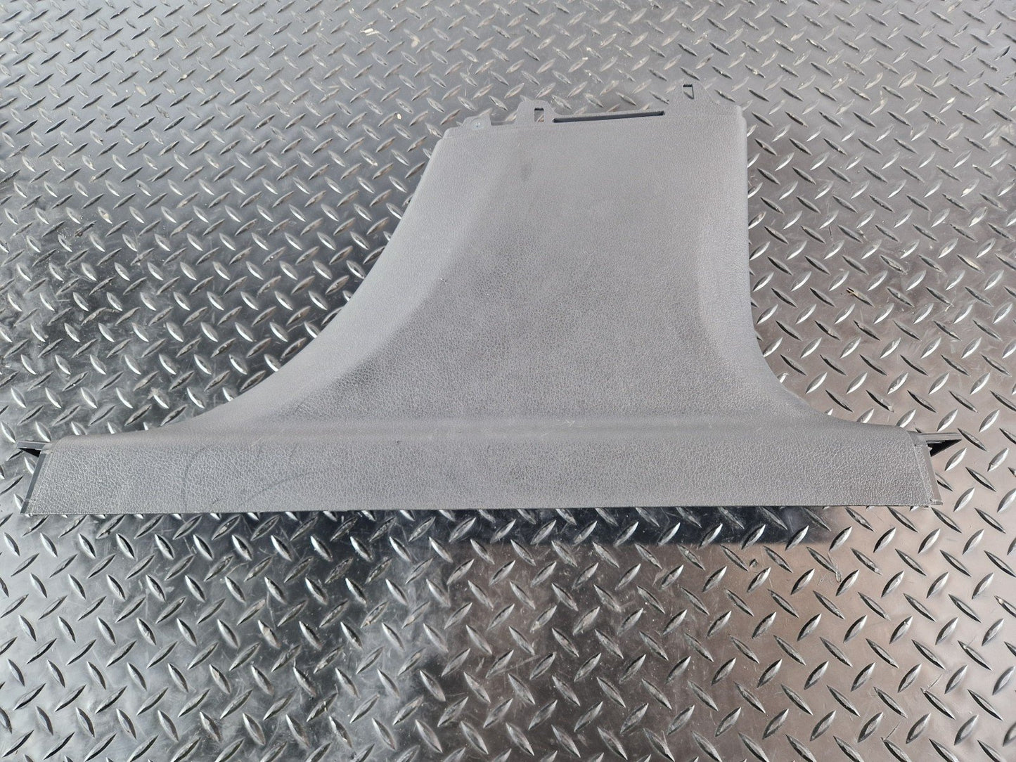 19-ON MERCEDES BENZ B CLASS W247 OEM RIGHT B PILLAR TRIM A2476903402
