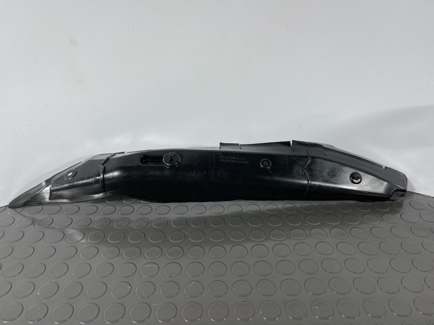12-18 MERCEDES A-CLASS W176 GENUINE FRONT LEFT FENDER SEAL A1768890125