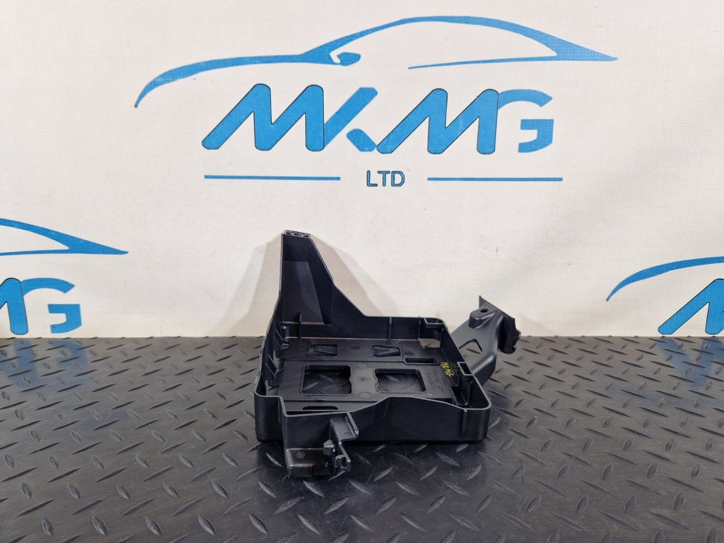 16-19 AUDI A4 B9 S-LINE GENUINE COMFORT CONTROL MODULE BRACKET HOLDER 8W0907368