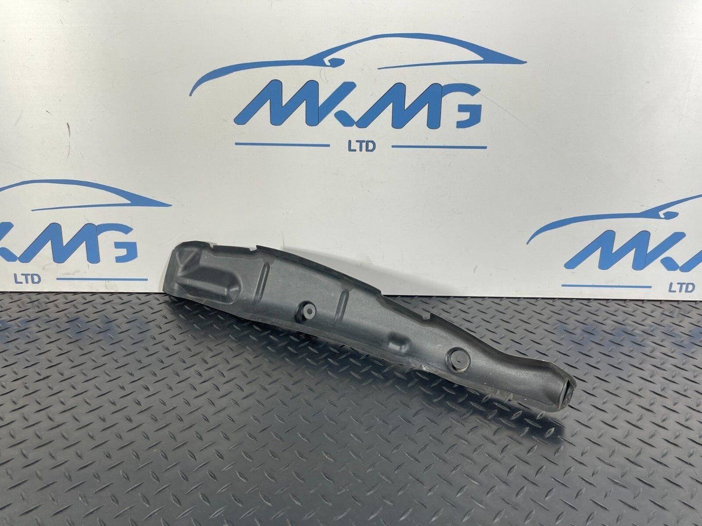 16-19 AUDI A4 B9 GENUINE FRONT RIGHT DRIVER SIDE WING FILLER INSULATOR 8W0821112