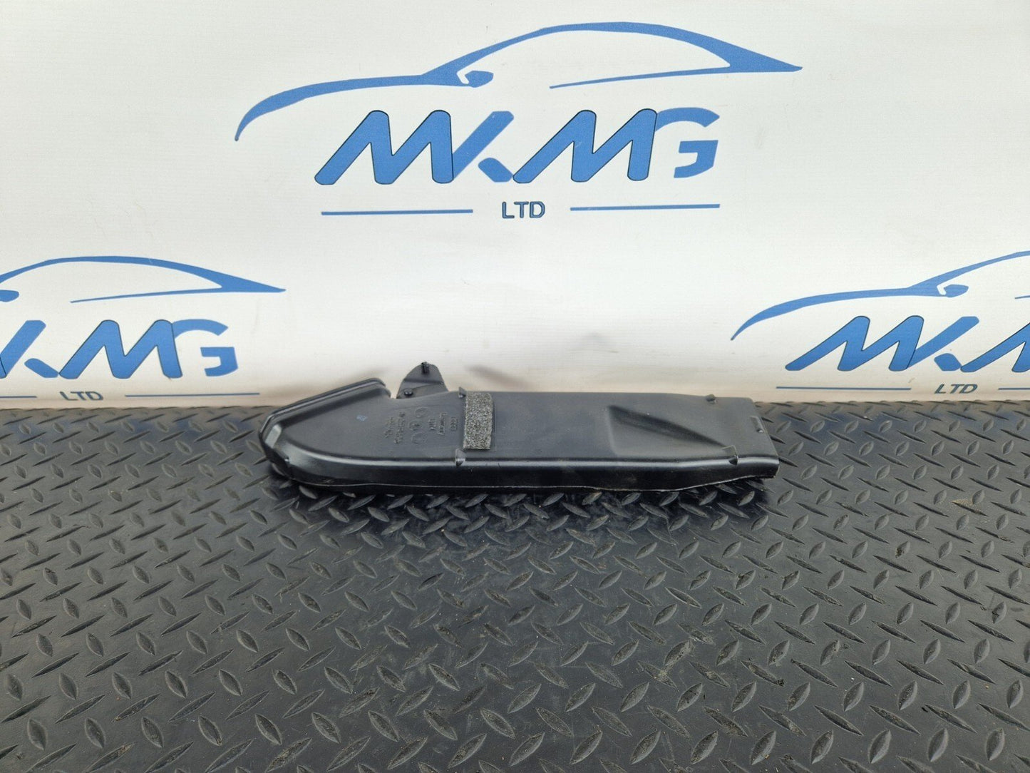 16-19 AUDI A4 AVANT B9 S-LINE RIGHT FRONT DASH VENT AIR CHANNEL 8W2819656