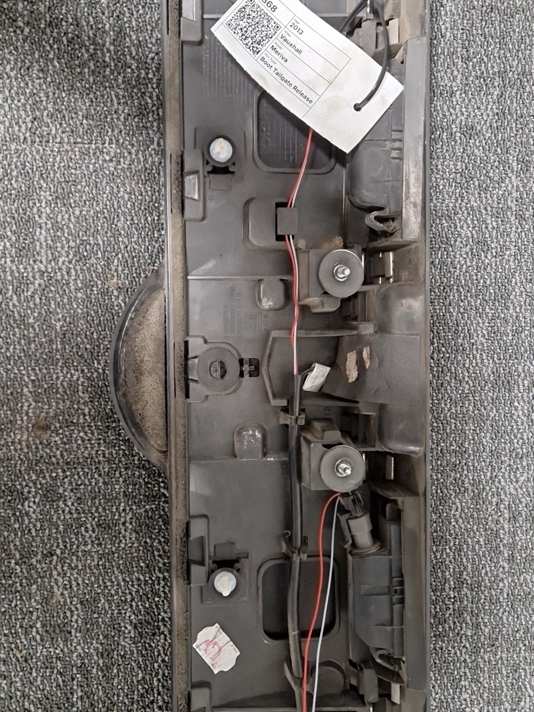 Vauxhall Meriva MK2 (B) (4470) MPV Genuine Boot Tailgate Release Switch Strip