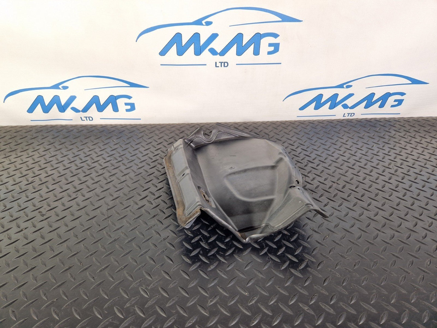 10-13 BMW X5 E70 LCI GENUINE OEM LEFT N/S WHEELHOUSE COVER TRIM 7161745