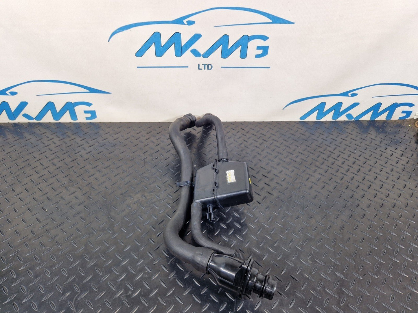 16-19 AUDI A4 B9 GENUINE 2.0TDI ADBLUE TANK FILLING HOSES 8W0131963A