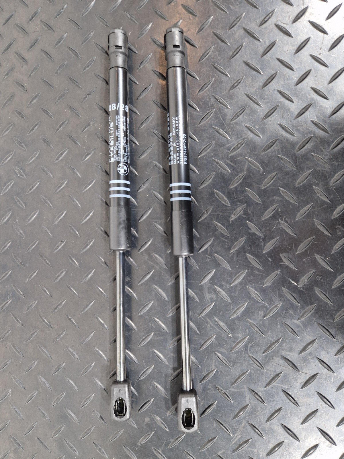 11-18 BMW 6 SERIES F06 RHD BONNET HOOD GAS STRUTS 51237309117