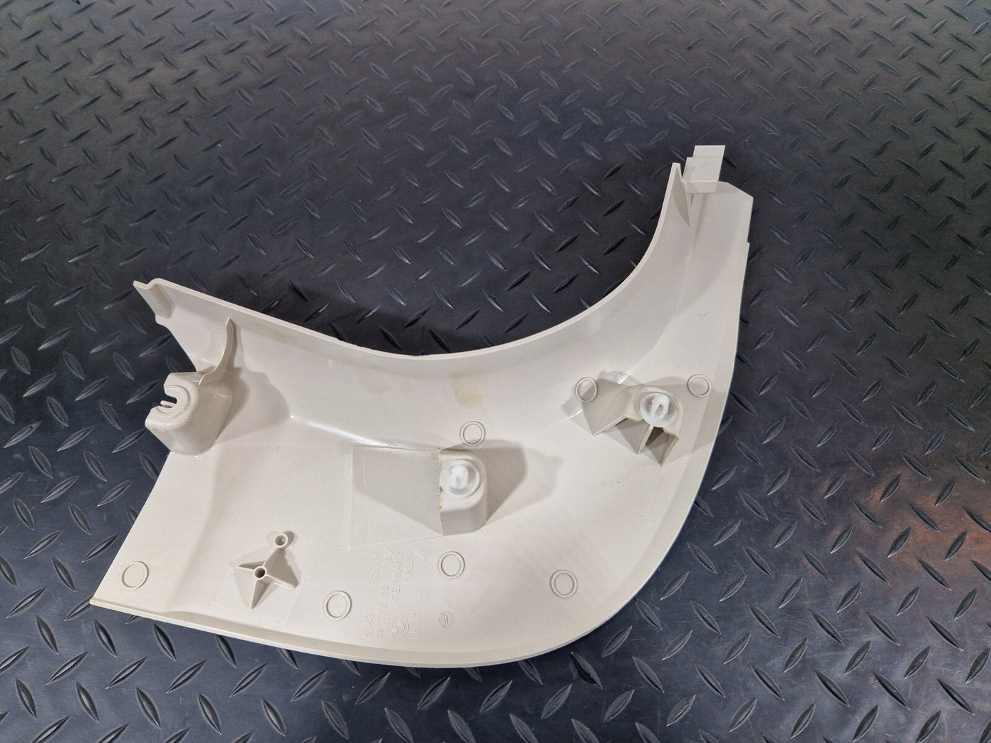11-18 BMW 6 SERIES F06 RHD FRONT LEFT BOTTOM FOOT AREA TRIM COVER 7328015
