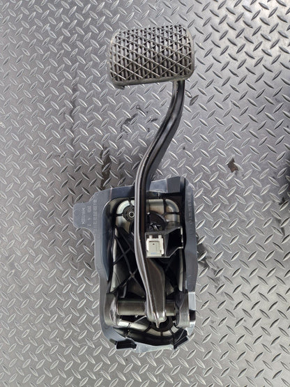14-21 MERCEDES BENZ C200d W205 GENUINE BRAKE PEDAL A2052920515 A2052920507