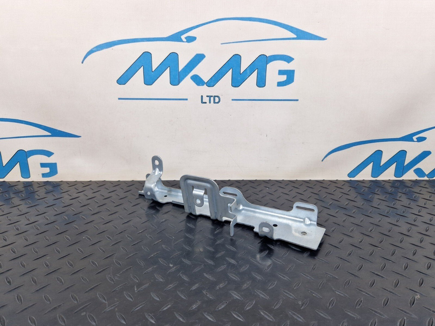 14-21 MERCEDES BENZ C200d W205 GENUINE LEFT SIDE N/S BOOT BRACKET A2056914300