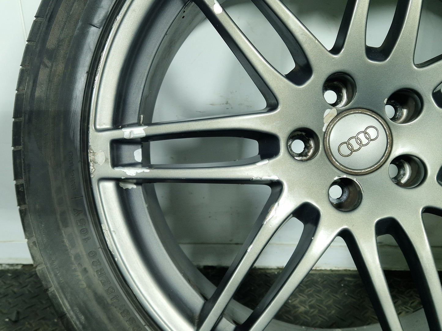 Audi Q5 20" Alloy Wheel with Tyre 4mm 255/45/20 8R0601025R