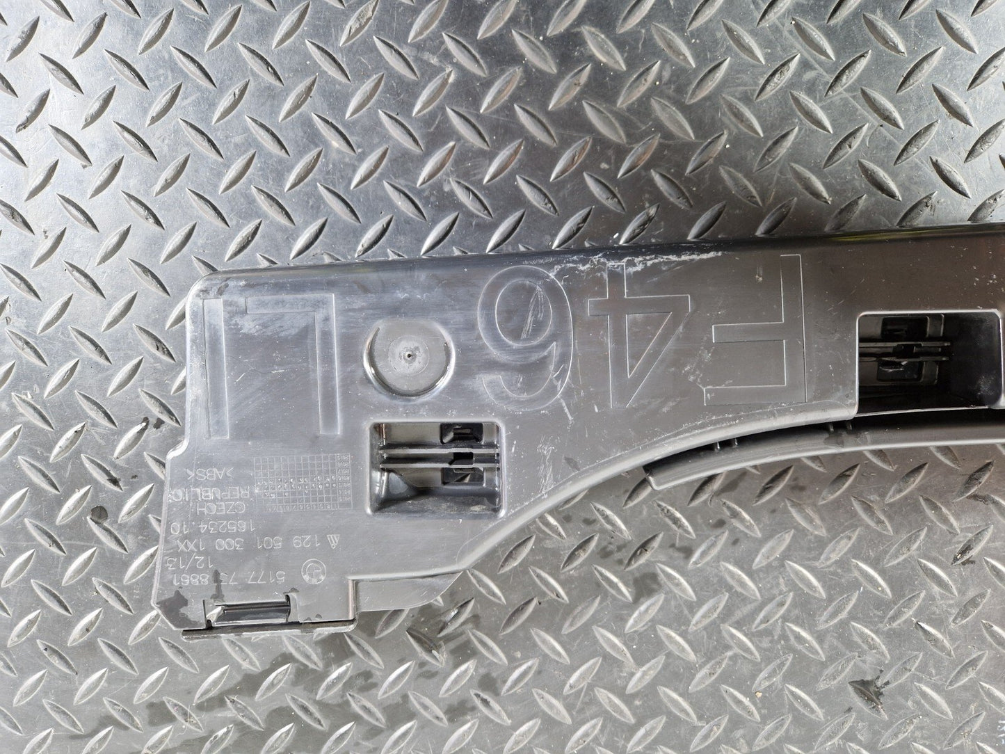 BMW 2 series F45 F46 rear left side skirt bracket 7318861