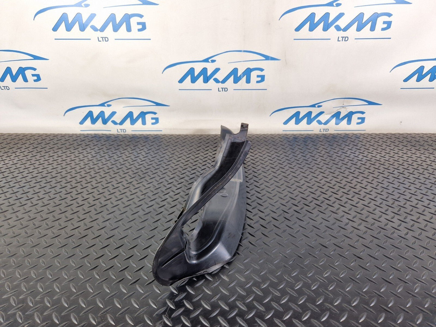 10-18 AUDI A7 4G S-LINE FRONT RIGHT WING FENDER END SEAL PLATE 4G8821112A