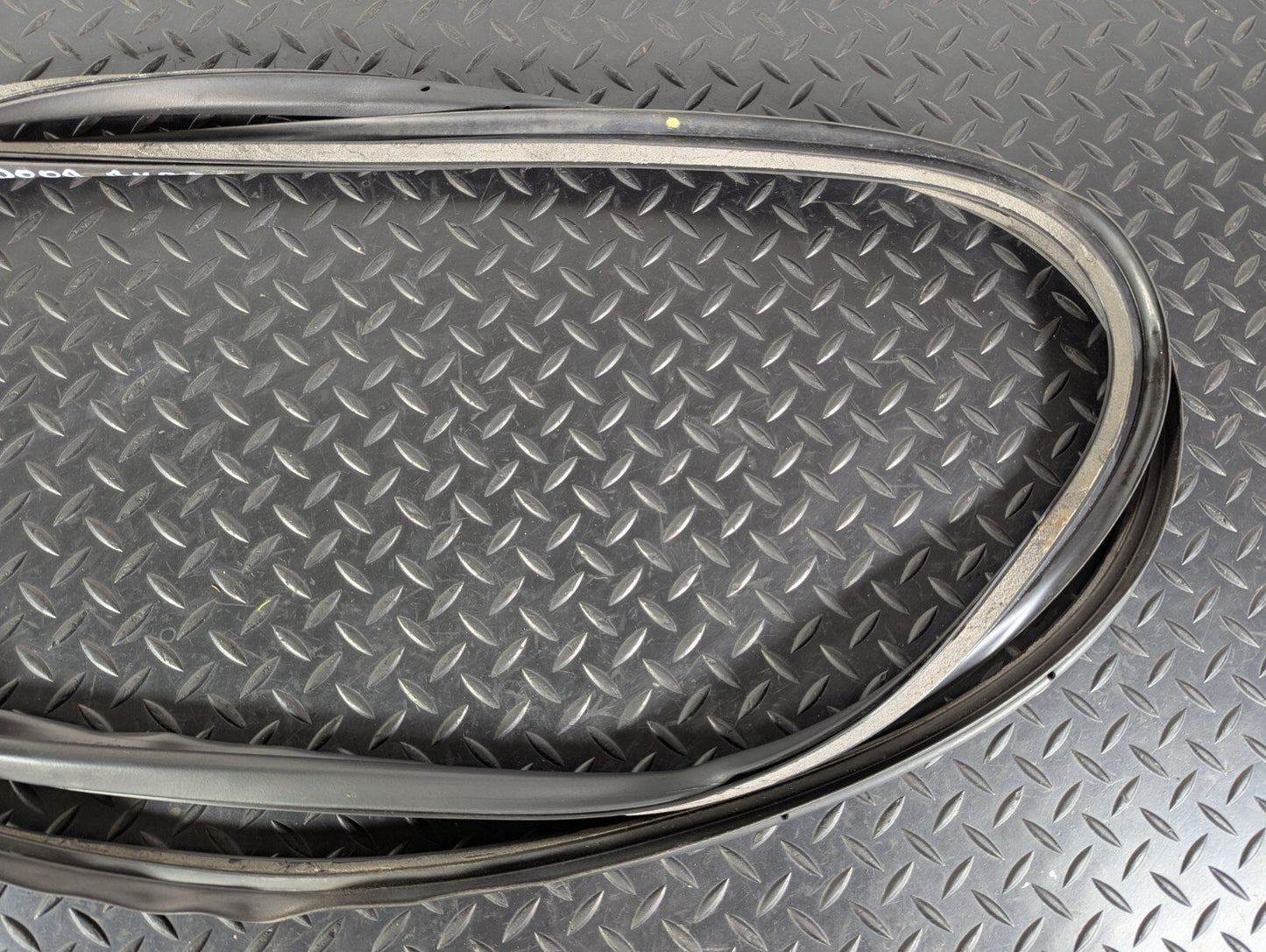 10-17 AUDI A8 4H GENUINE FRONT LEFT DOOR RUBBER INNER SEAL