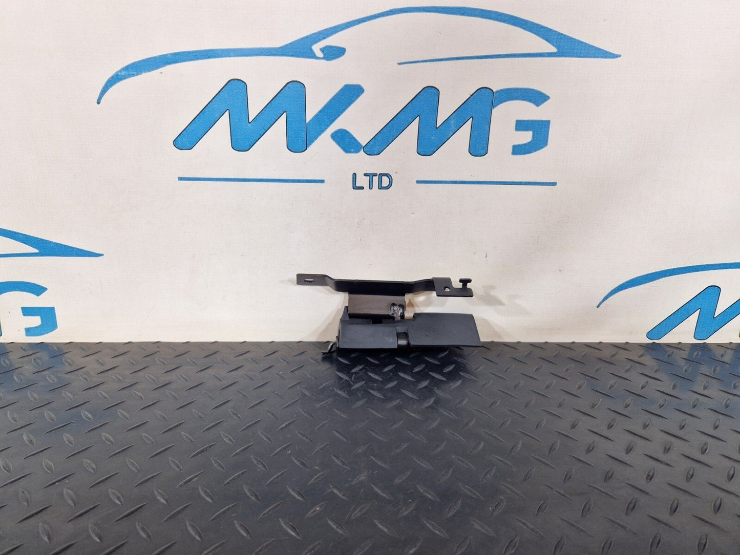 14-21 MERCEDES BENZ C300h W205 OEM PARCEL SHELF LOAD BRACKET A2058605600