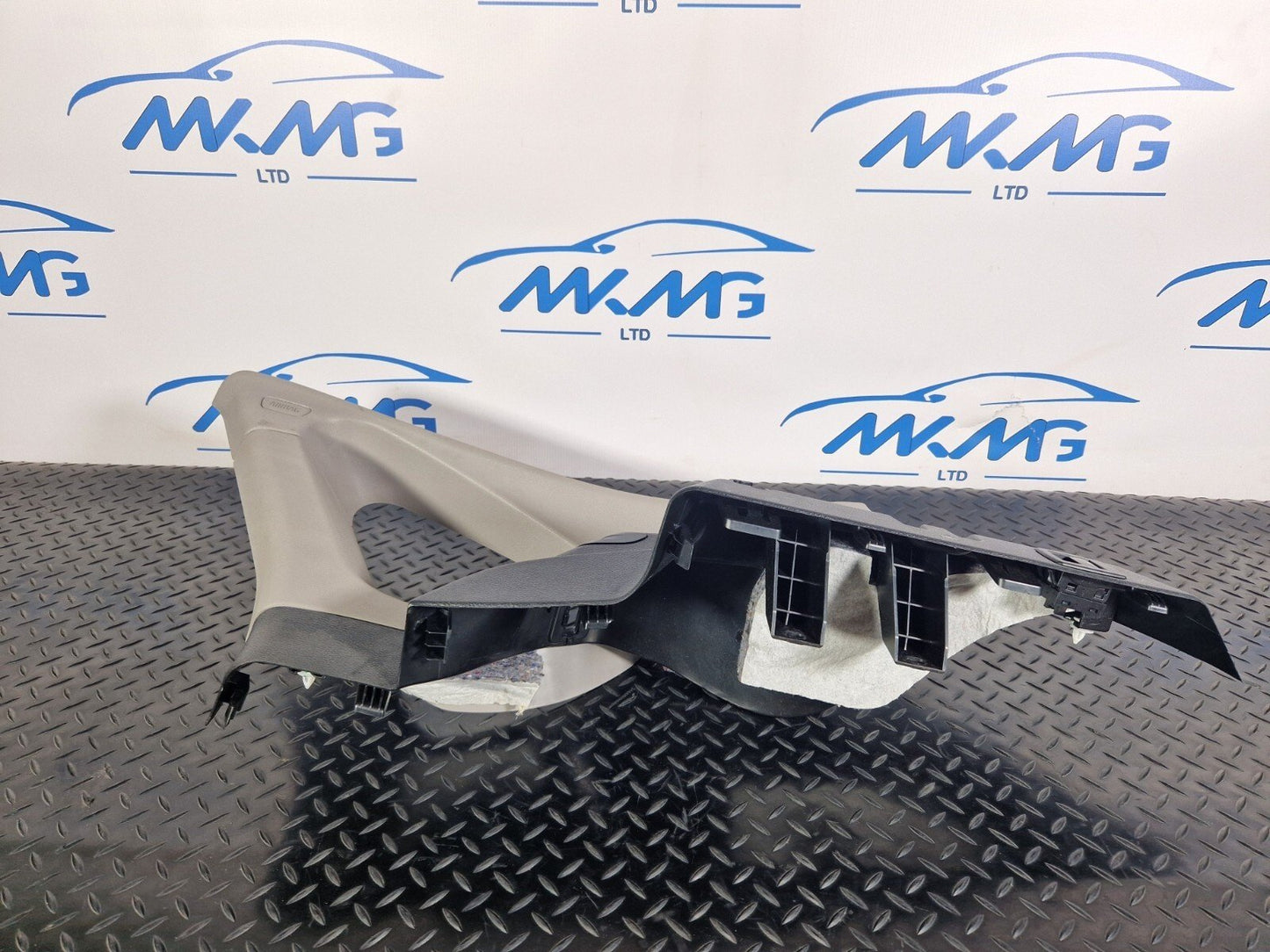 14-21 BMW 2 SERIES F45 DRIVER O/S INNER TRIM WITH SEAT ADJUSTMENT SWITCH 7365575