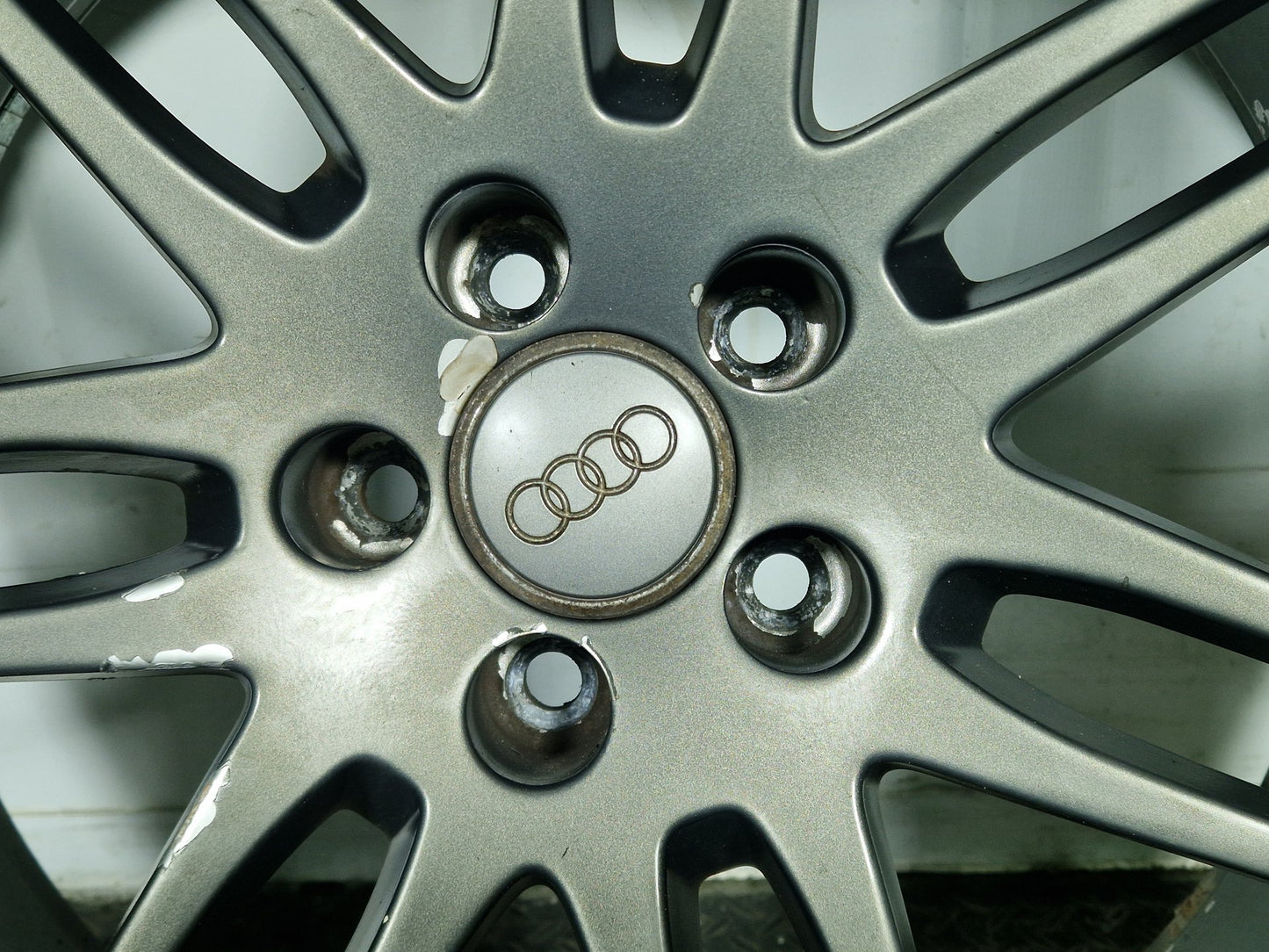 Audi Q5 20" Alloy Wheel with Tyre 4mm 255/45/20 8R0601025R