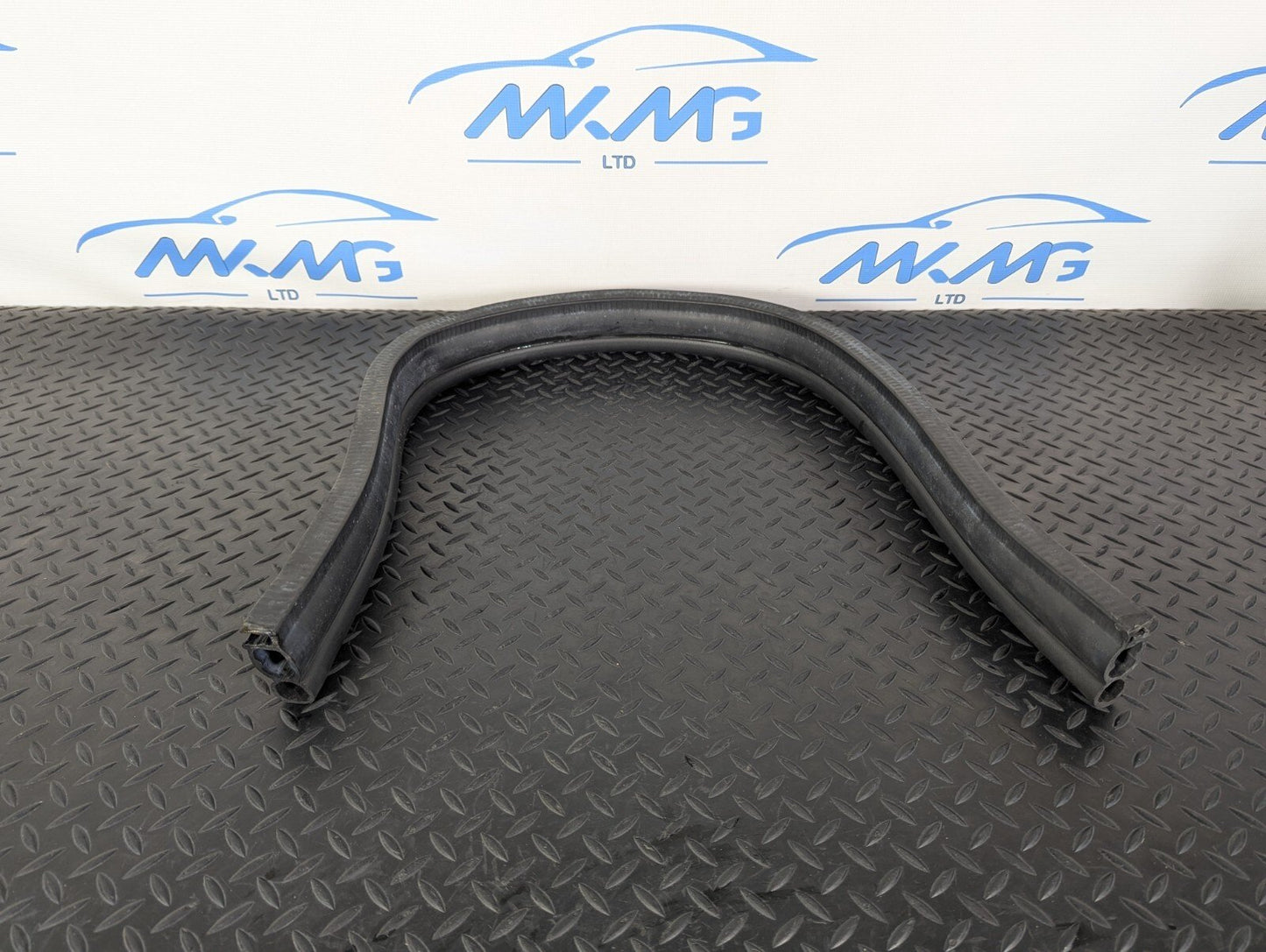 11-19 MERCEDES BENZ ML W166 OEM ENGINE RUBBER SEAL A1668870098