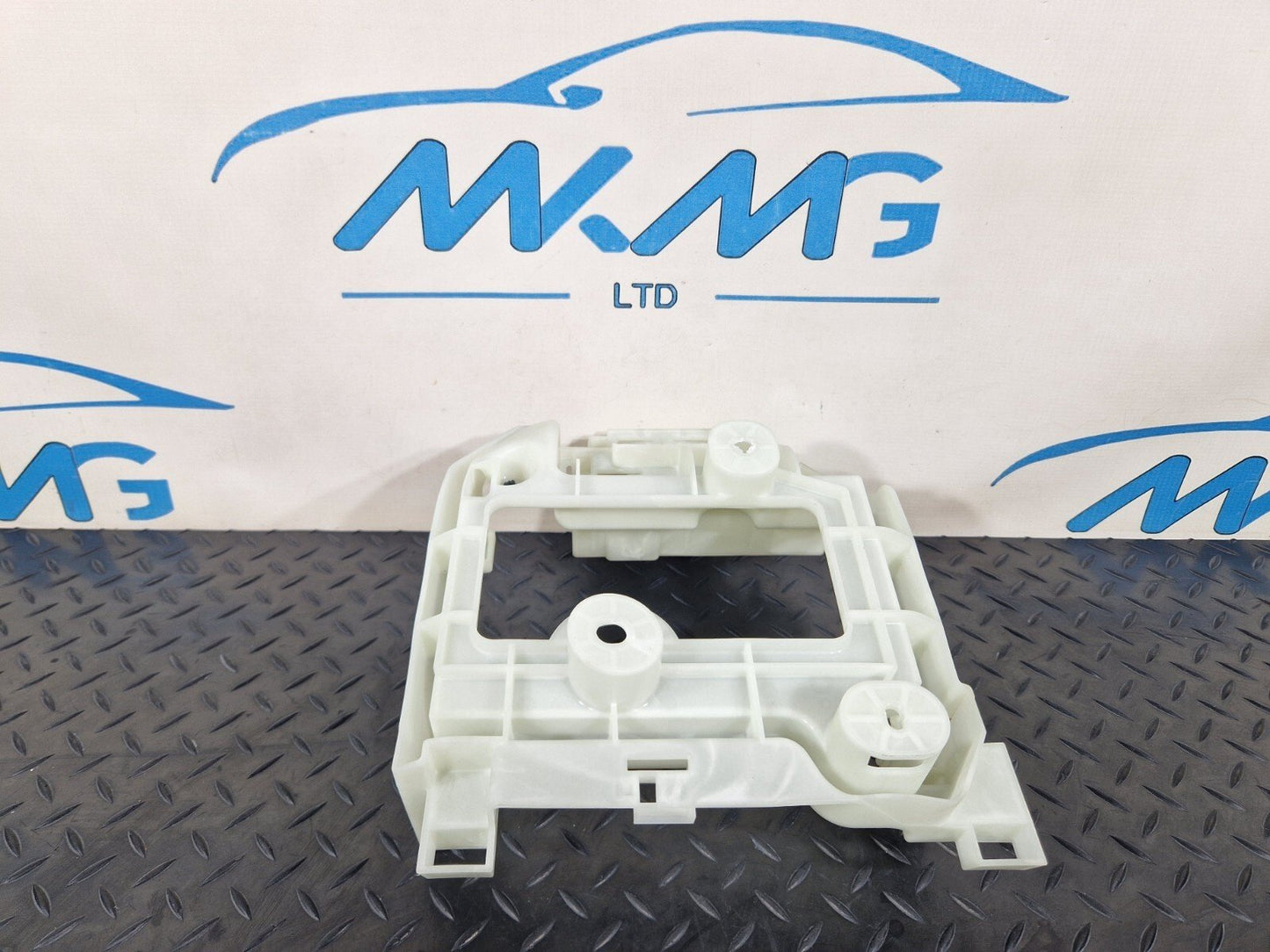 20-24 BMW 1 SERIES F40 GENUINE CURRENT DISTIBUTOR BRACKET HOLDER TRAY 6837044