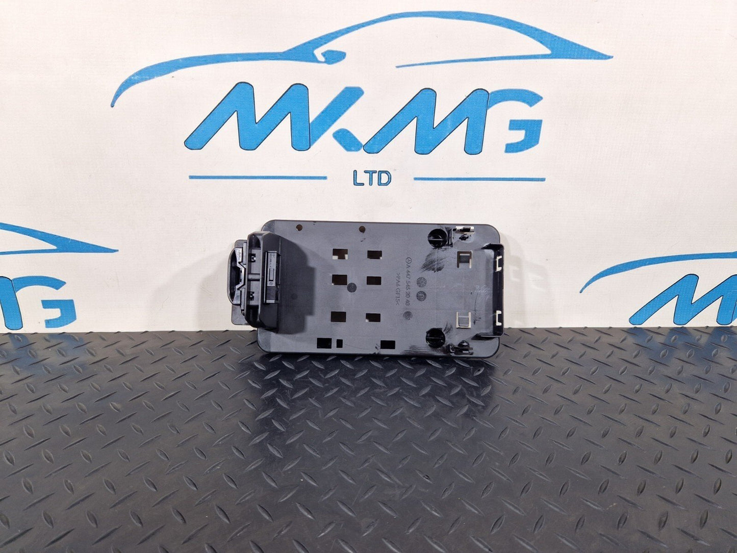 14-23 MERCEDES BENZ VITO W447 GENUINE CAN BUS HUB HOLDER A4475452040