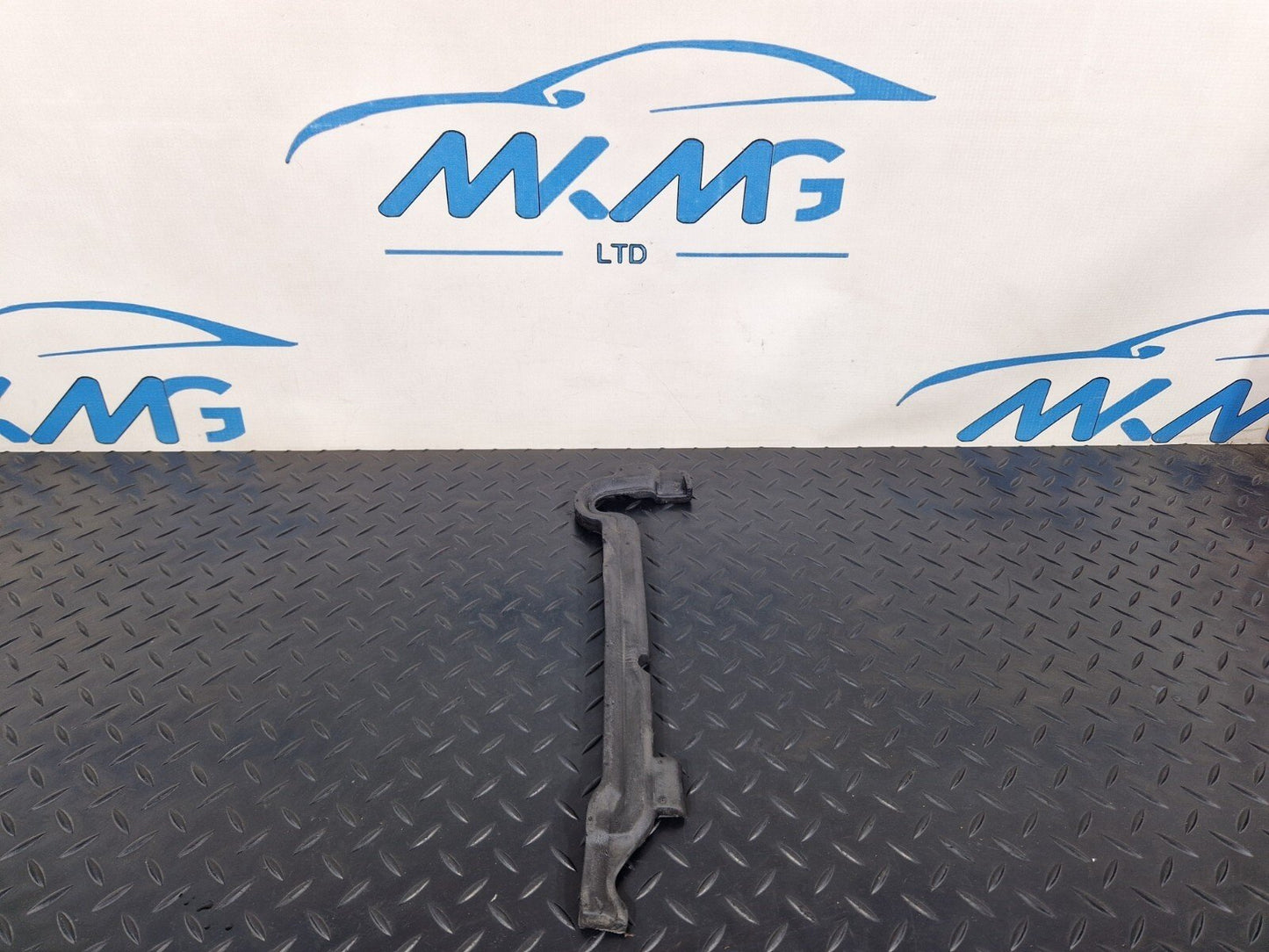 10-18 AUDI A7 4G S-LINE OEM FRONT LEFT WING SEAL 4G8823731