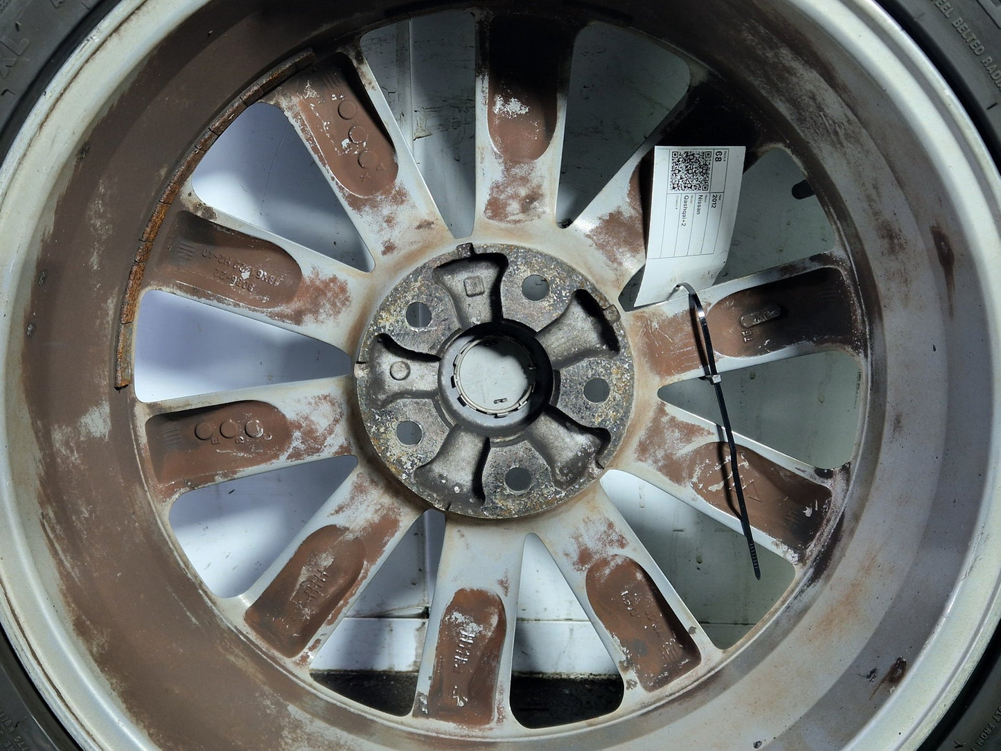 Nissan Qashqai+2 MK1 FL (J10) 18" Alloy Wheel with Tyre 215/55/18 ~4mm