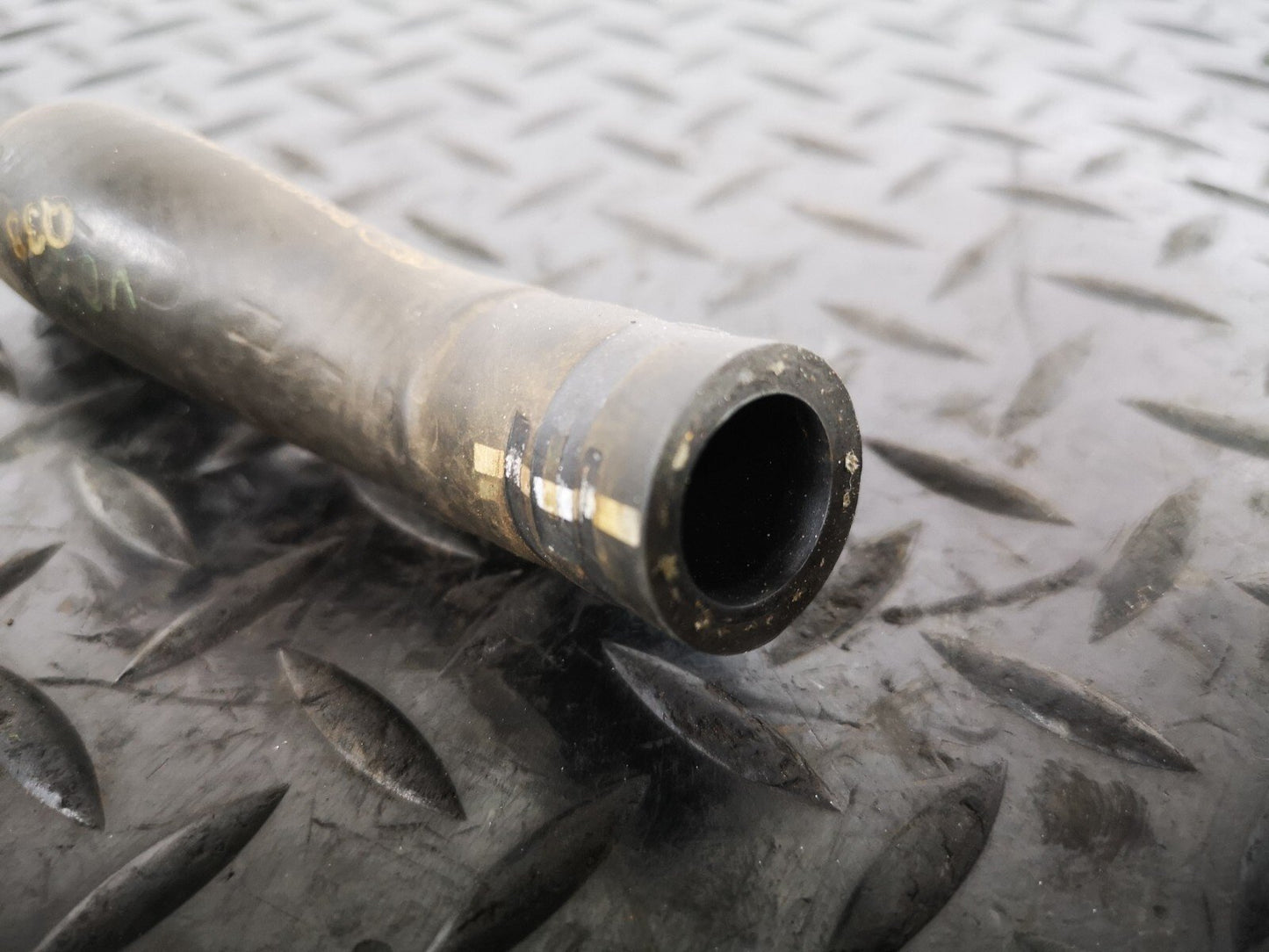 16-19 AUDI A4 B9 S-LINE GENUINE V6 3.0TDI CSW ENGINE COOLANT HOSE 8W0121449C