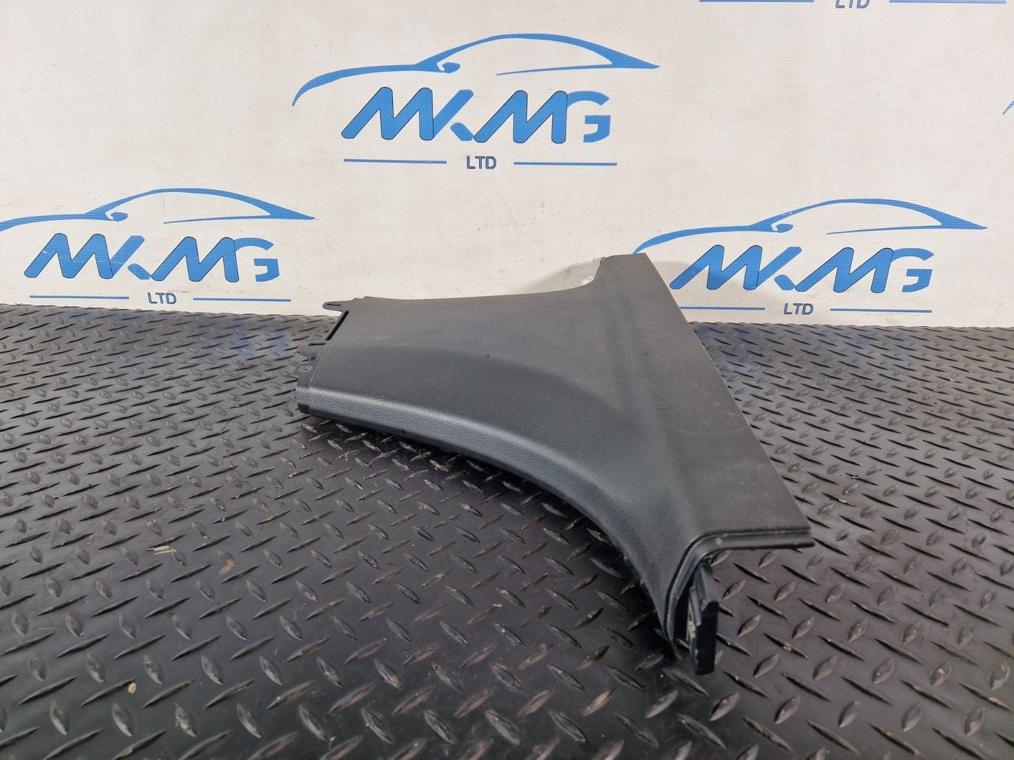 19-ON MERCEDES BENZ B CLASS W247 OEM RIGHT B PILLAR TRIM A2476903402