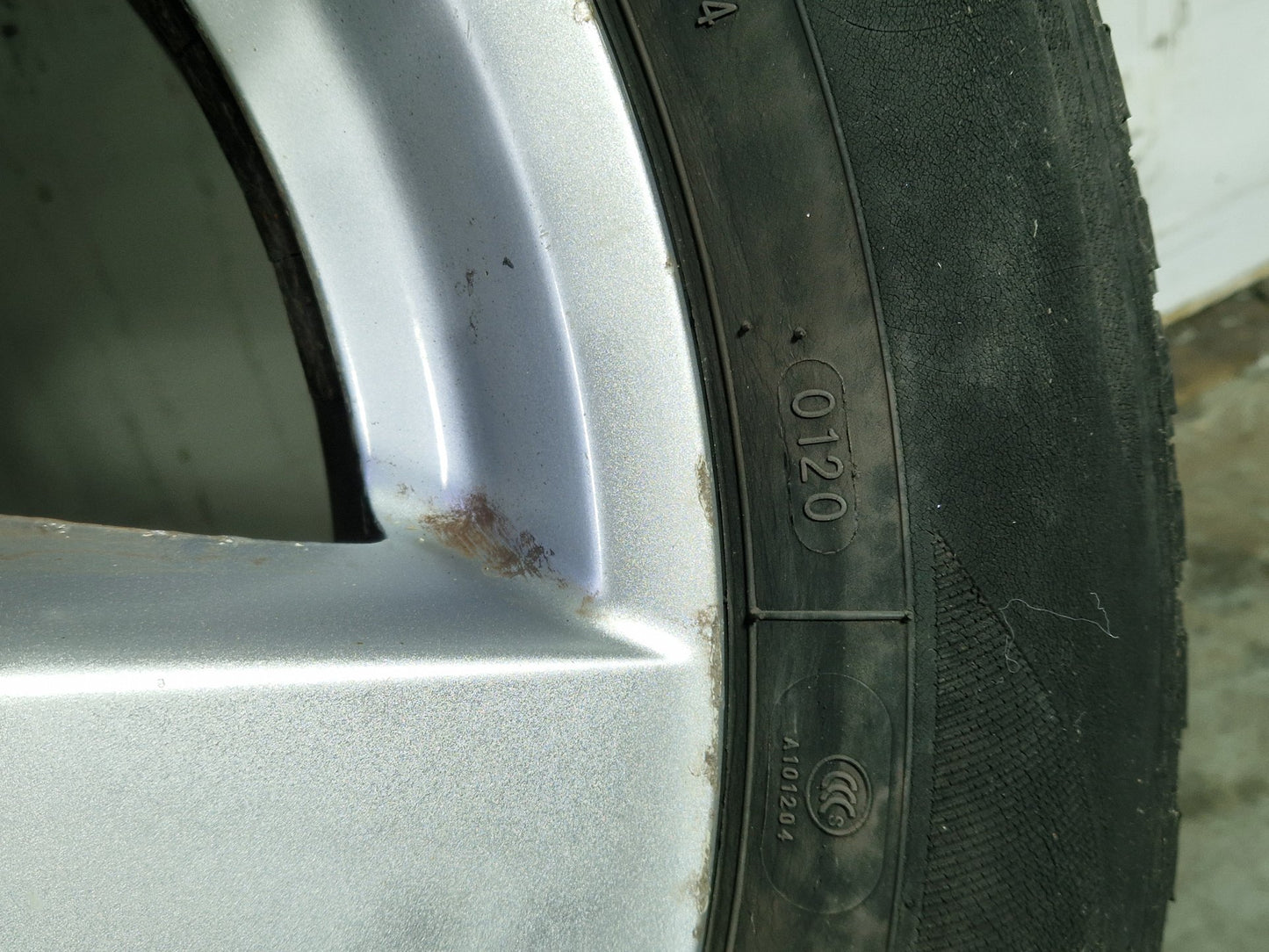 Nissan X-Trail MK2 (T31) 17" Alloy Wheel with Tyre 215/60/17 ~4mm
