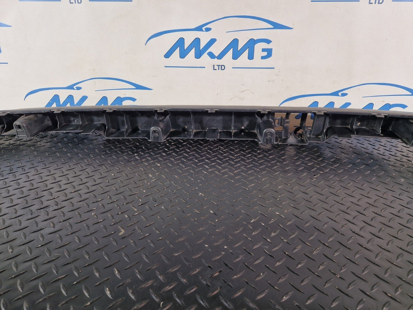 AUDI Q7 4M Rear Centre Bumper Bracket 4M0807458