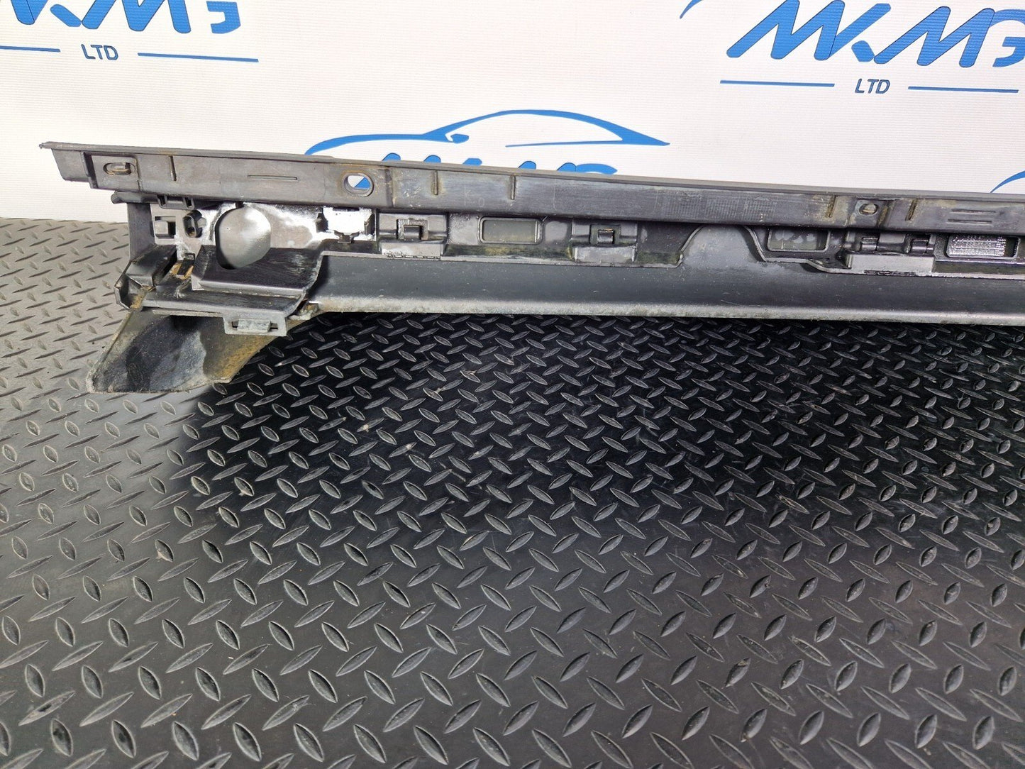 18-ON MERCEDES BENZ SPRINTER W907 W910 REAR BUMPER MIDDLE BRACKET A9108856500