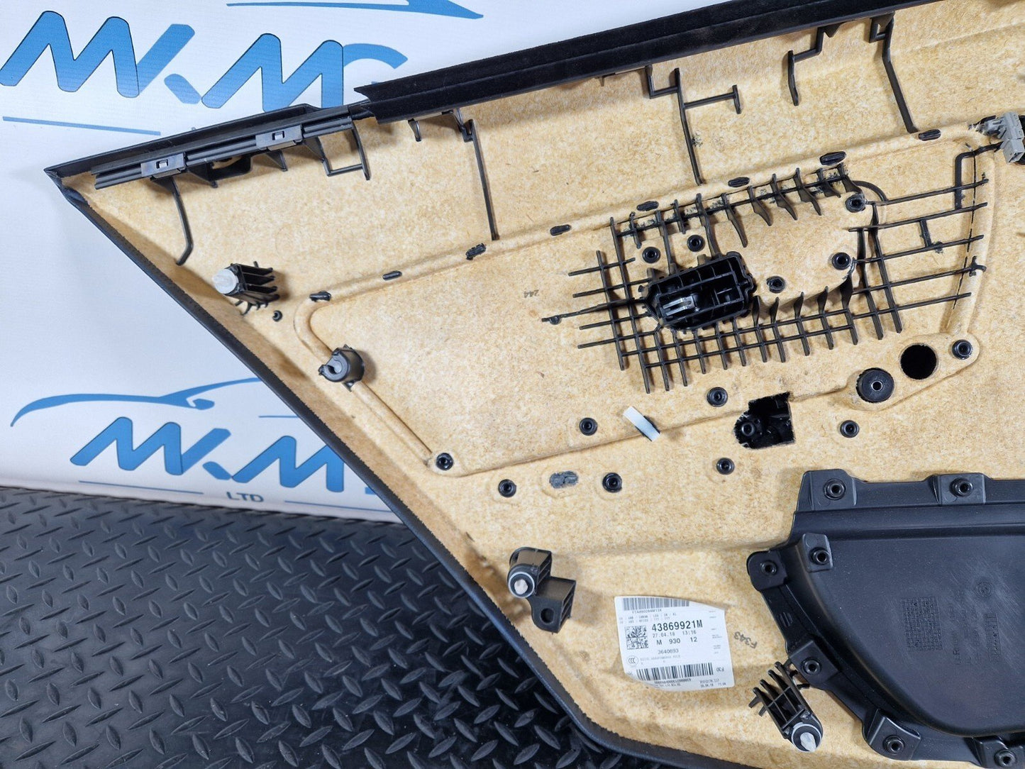 12-18 BMW 3 SERIES F30 F31 LCI OEM REAR DRIVER SIDE DOOR CARD PANEL 2083450