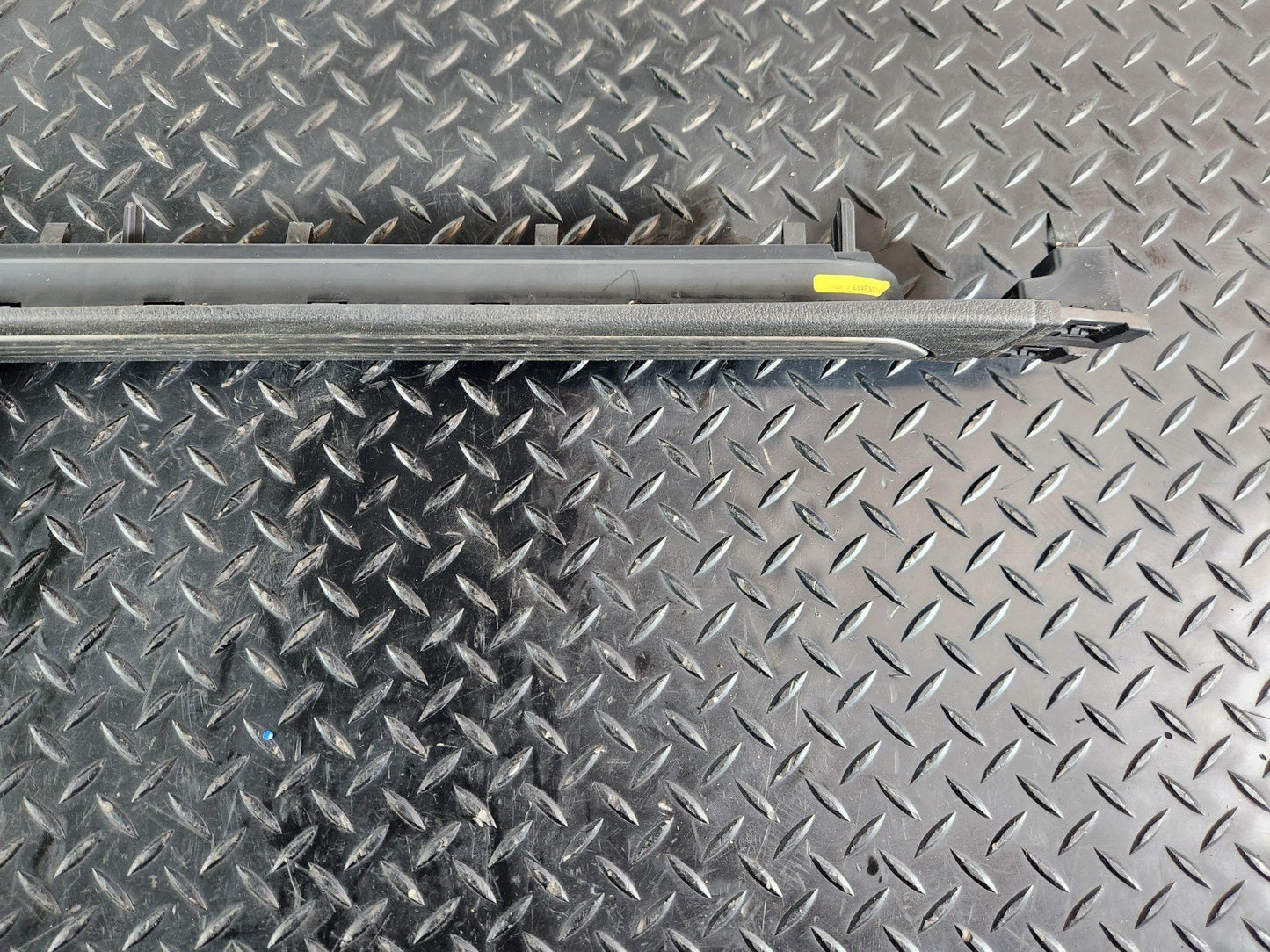 10-18 VW TOUAREG 7P FRONT LEFT N/S INTERIOR INNER SILL TRIM 7P0863483