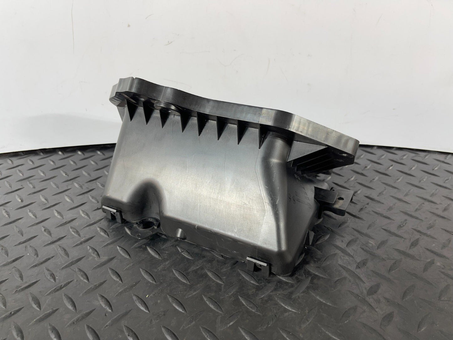 16-19 AUDI A4 B9 SALOON GENUINE FRONT AIR INTAKE DUCT VENT 8W2819904A