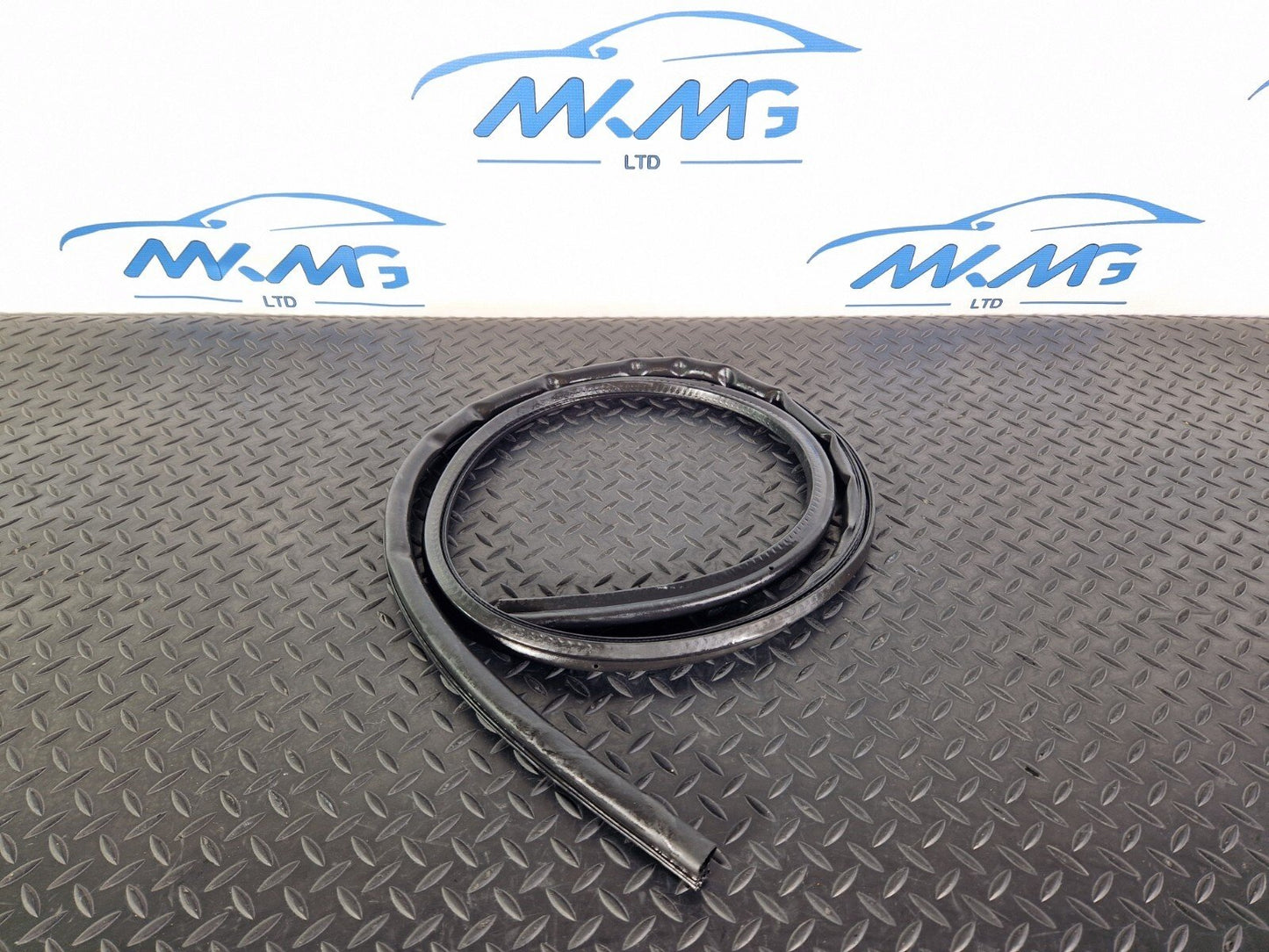 10-15 AUDI Q7 4L GENUINE OEM ENGINE HOOD BONNET RUBBER SEAL 4L0823731