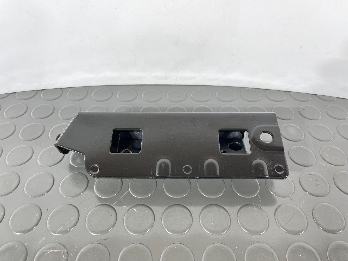16-19 AUDI A4 B9 SALOON GENUINE MOUNTING FOR TIE-DOWN EYE 8W9813981