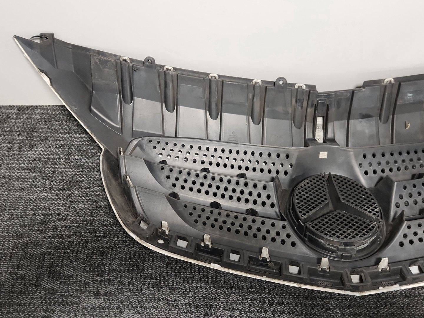 Mercedes-Benz Citan W415 Cargo Van Bumper Grille in Arctic White A4158880023