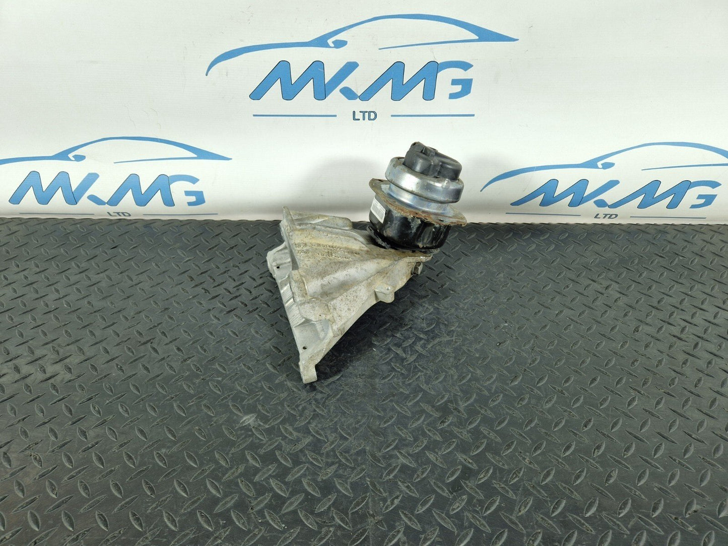 10-13 BMW X5 E70 LCI GENUINE RIGHT ENGINE SUPPORT BRACKET 6790022