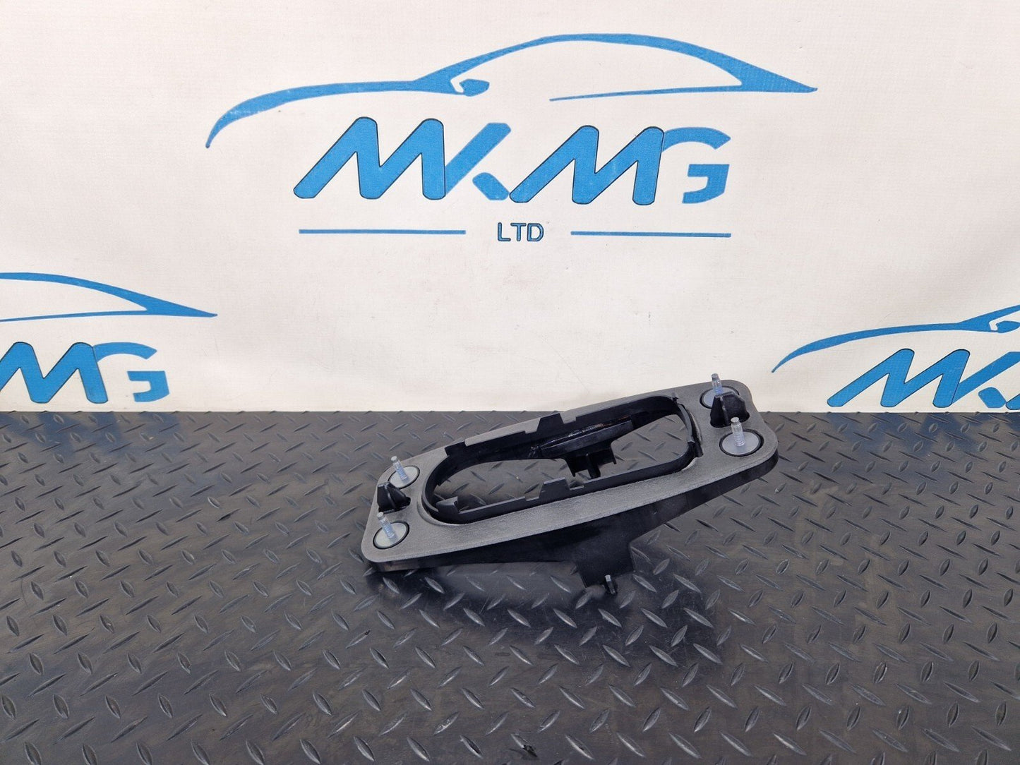 16-24 AUDI A5 F5 GEARBOX GEAR SELECTOR MOUNTING BRACKET 8W0711025B