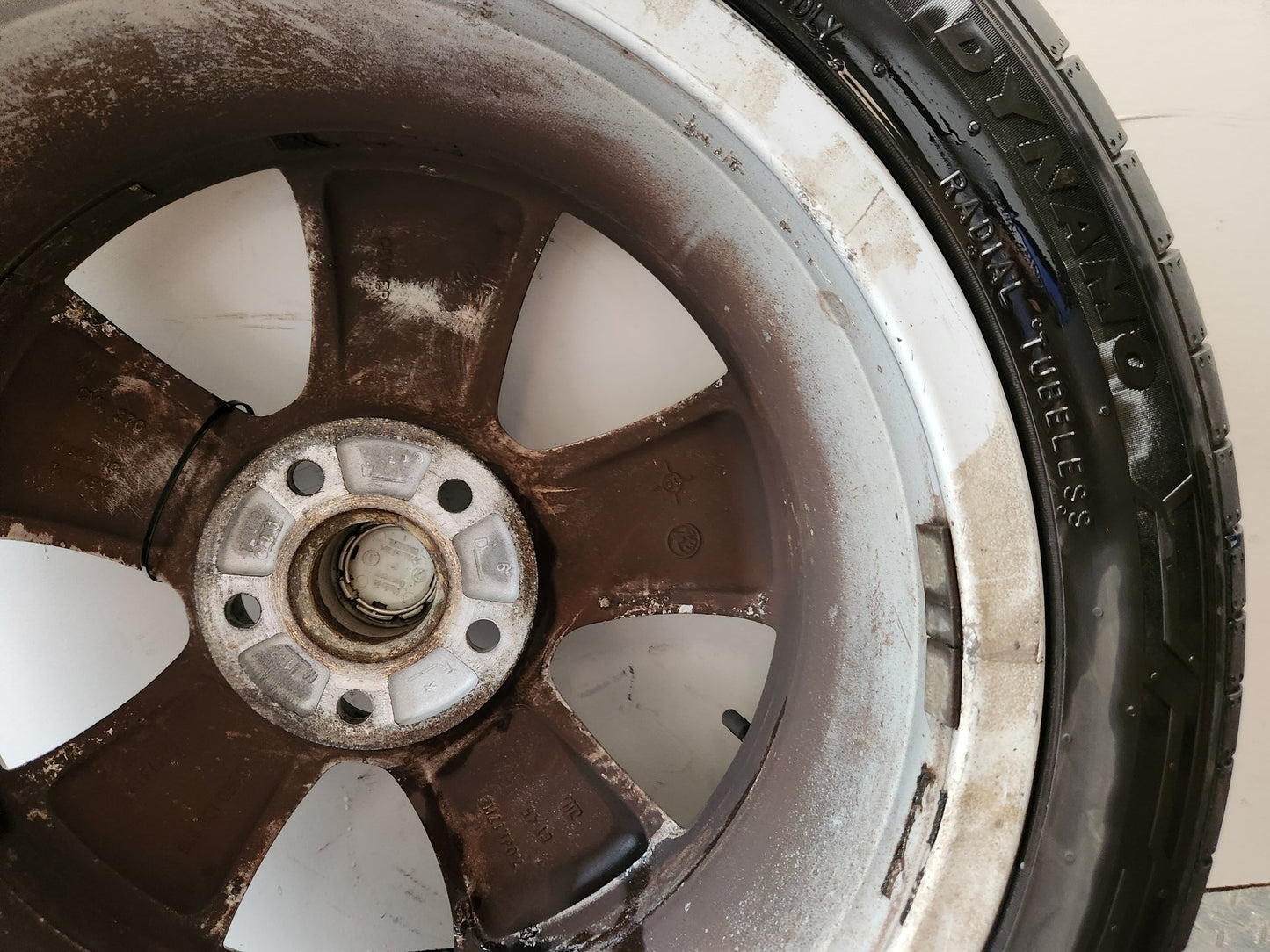 Skoda Yeti MK1 5L 17" Alloy Wheel with Tyre 225/45/17 ~5mm