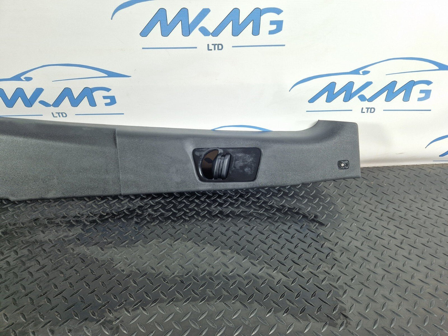 18ON MERCEDES BENZ SPRINTER W907 W910 RIGHT SIDE B PILLAR TRIM COVER A9076905200