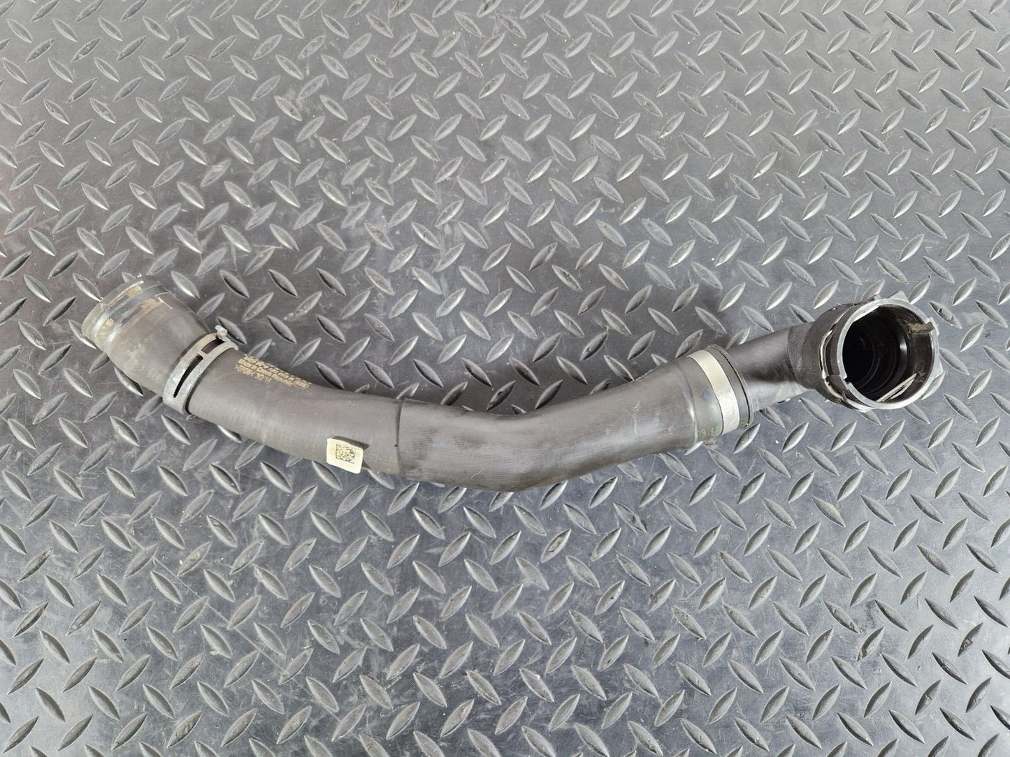 16-19 AUDI A4 AVANT B9 S-LINE OEM WATER COOLANT HOSE 8W0122055R