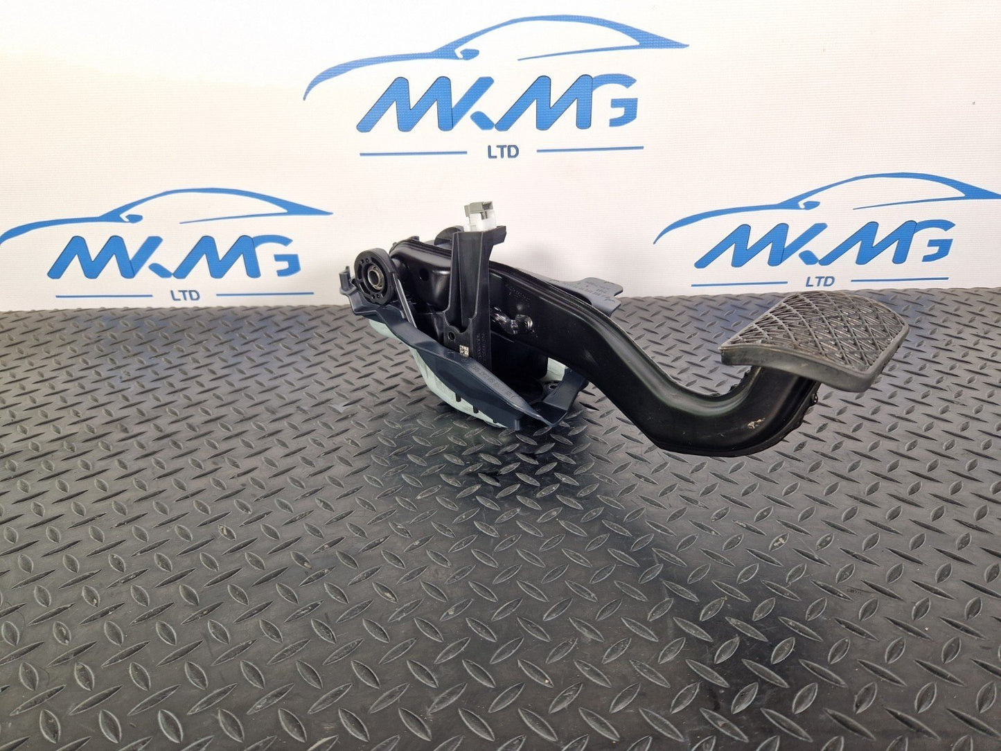 14-21 MERCEDES BENZ C200d W205 GENUINE BRAKE PEDAL A2052920515 A2052920507
