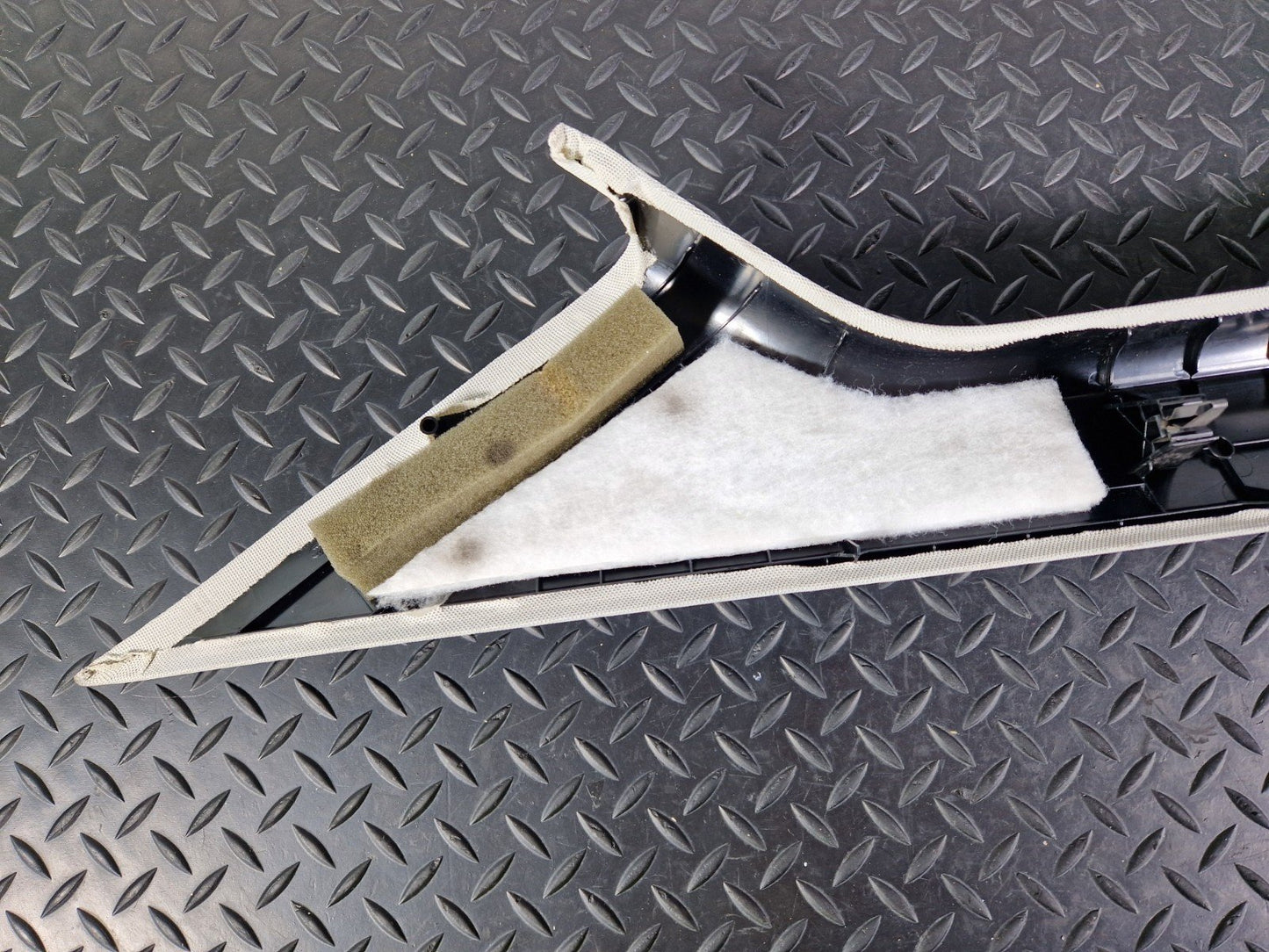 12-18 MERCEDES BENZ B-CLASS W246 FRONT RIGHT SIDE A PILLAR TRIM A2466900225