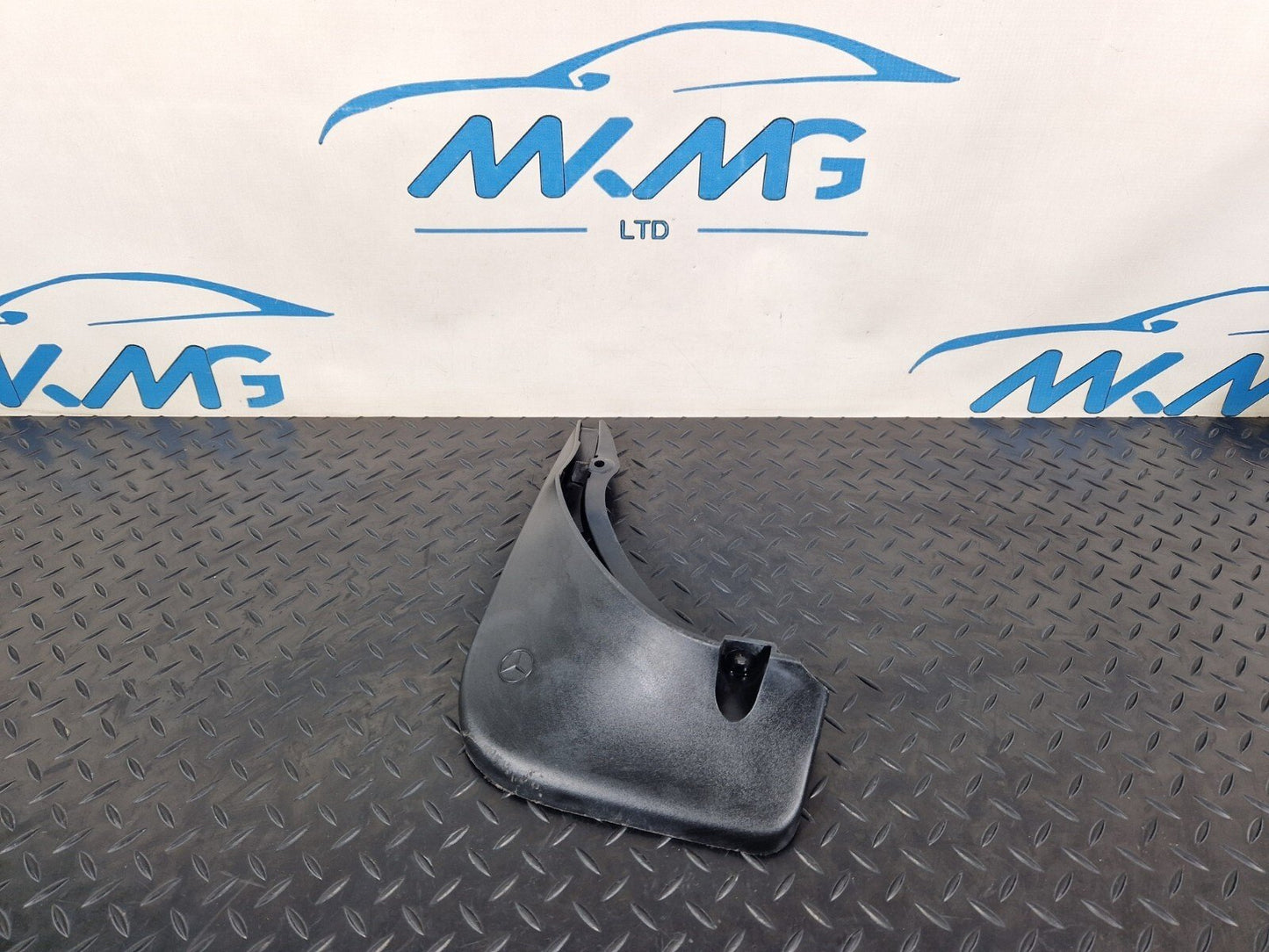 14-21 MERCEDES BENZ C200 W205 SALOON/ESTATE REAR MUD FLAP O/S/N/S A2058900178
