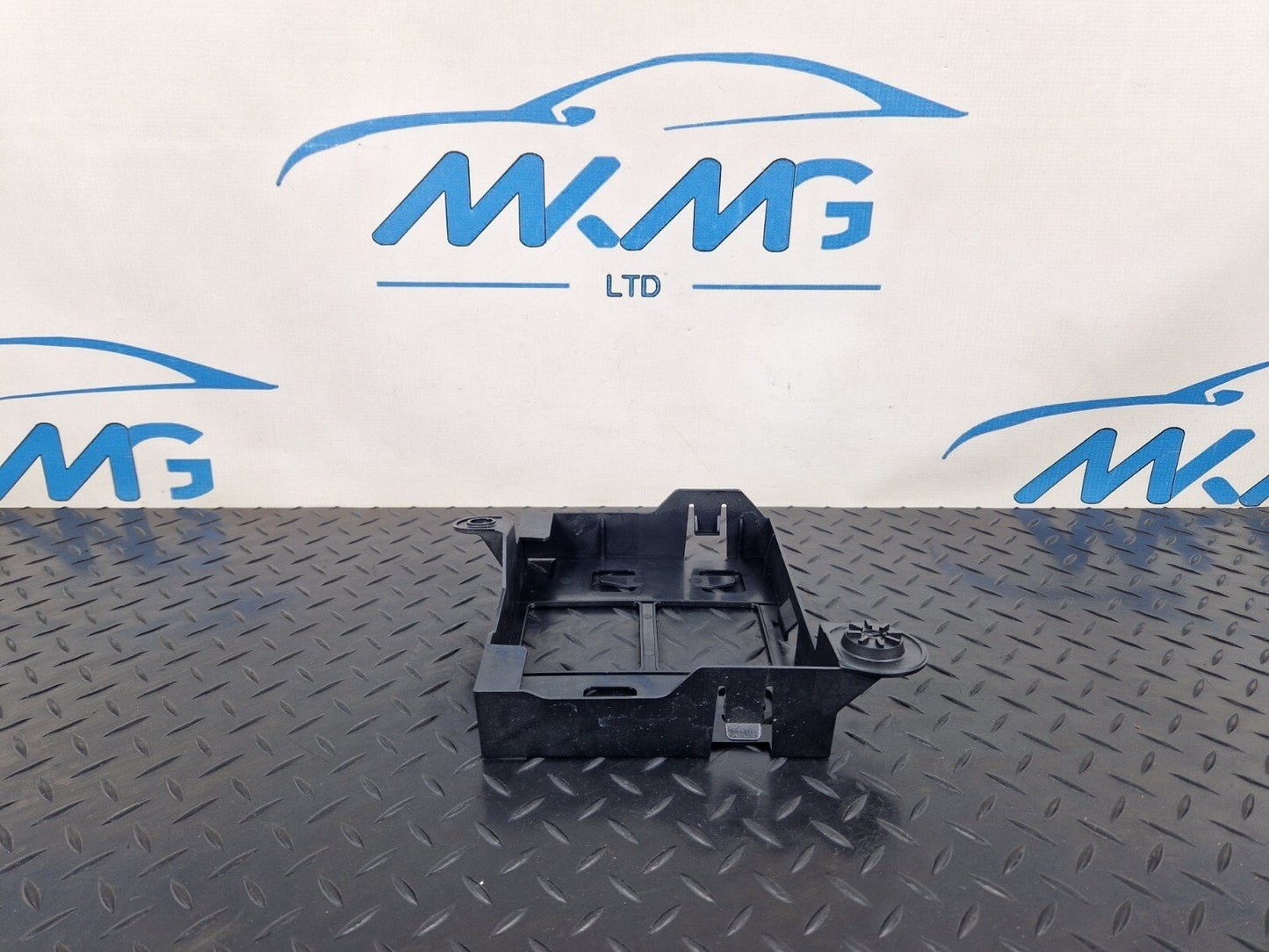 10-18 AUDI A7 4G S-LINE OEM GENUINE OEM BRACKET MOUNT TRIM 4G8907368