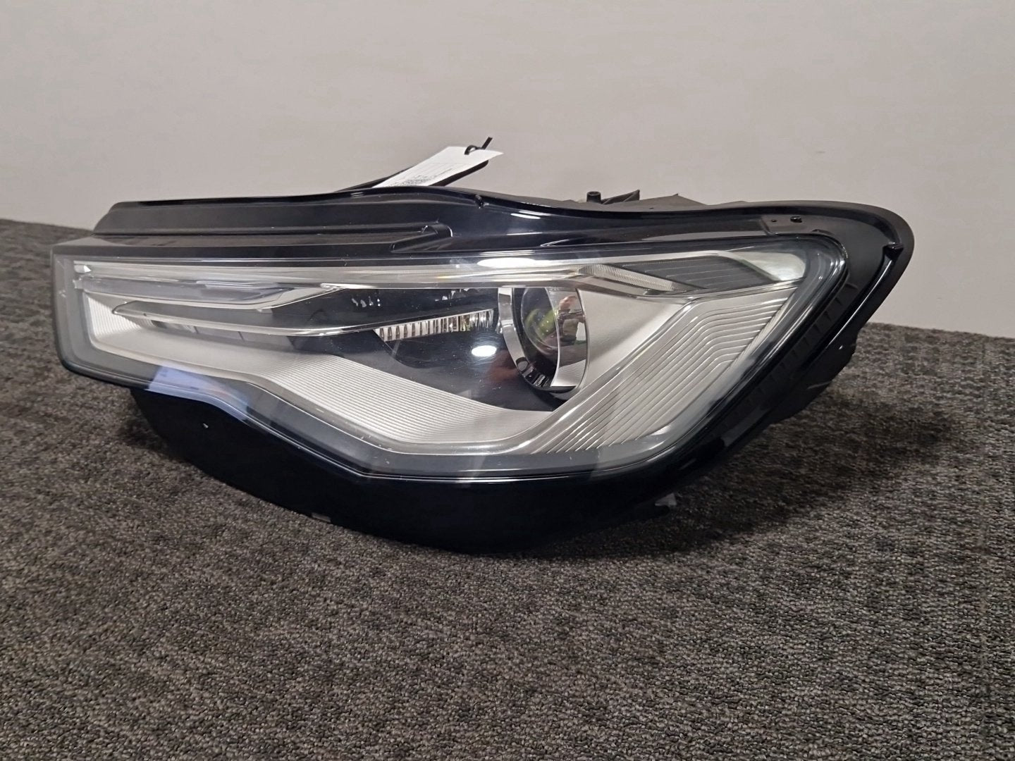 Audi A6 C7 Genuine Front Left N/S Passenger Headlight *Damaged*