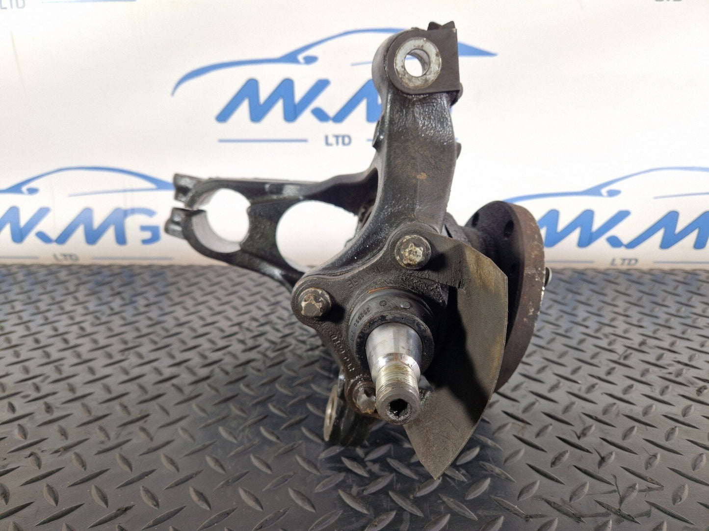 18-ON MERCEDES BENZ SPRINTER W910 2.2 CDI OEM FRONT RIGHT WHEEL HUB A9103320100