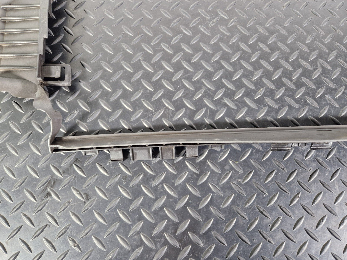 14-21 MERCEDES BENZ W205 FRONT AIR DUCT A2055050130