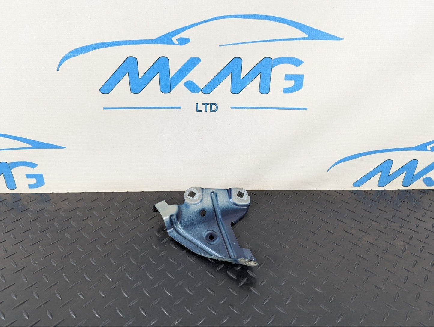 16-22 BMW X1 F48 FRONT RIGHT DRIVER SIDE WING FENDER BLUE BRACKET HOLDER 7351516